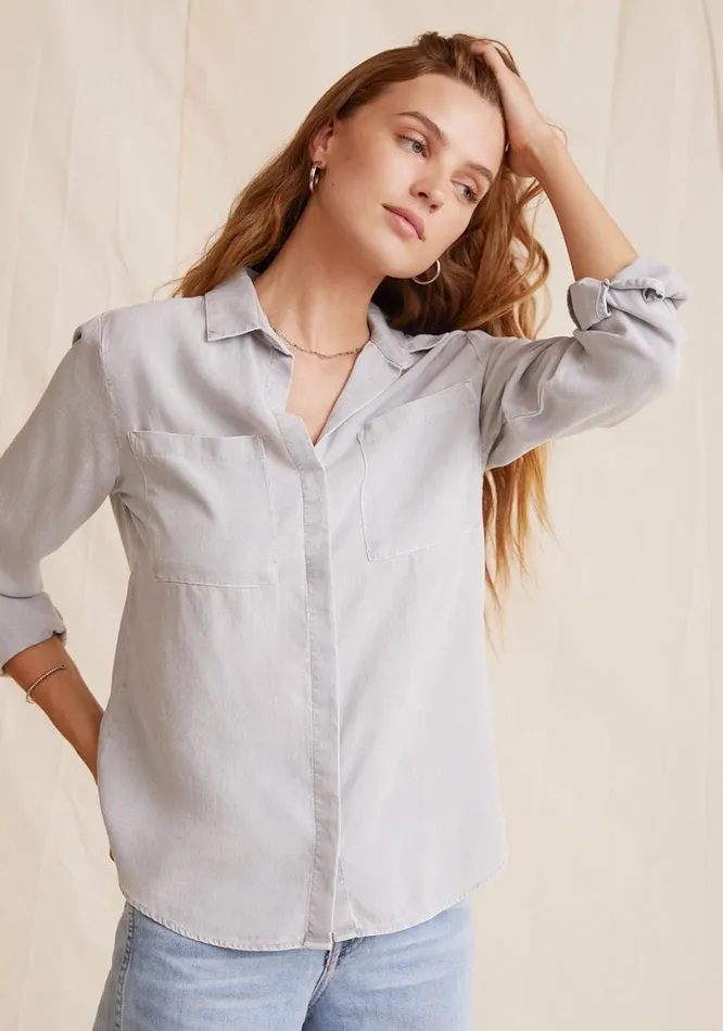 Bella Dahl Two Pocket Classic Button Down 8211 Foggy Sky Women Long Sleeve Bella Dahl Two Pocket Classic Button Down 8211 Foggy Sky Women Long Sleeve