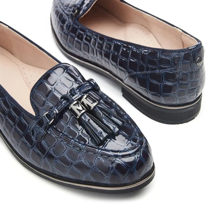 Brogues And Loafers Women Moda In Pelle Evvaa Navy Patent Mocc Croc