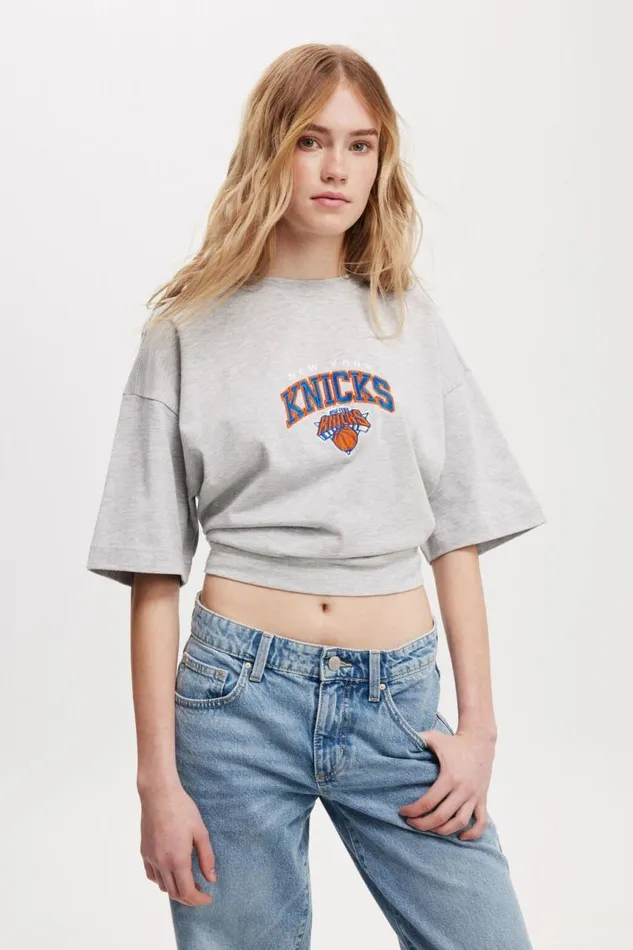 Cotton On Tees and Tanks Box Fit Nba TShirt Lcn Nba Light Grey Marle Knicks 8211 Arch 8211 Men Cotton On Tees and Tanks Box Fit Nba TShirt Lcn Nba Light Grey Marle Knicks 8211 Arch 8211 Men