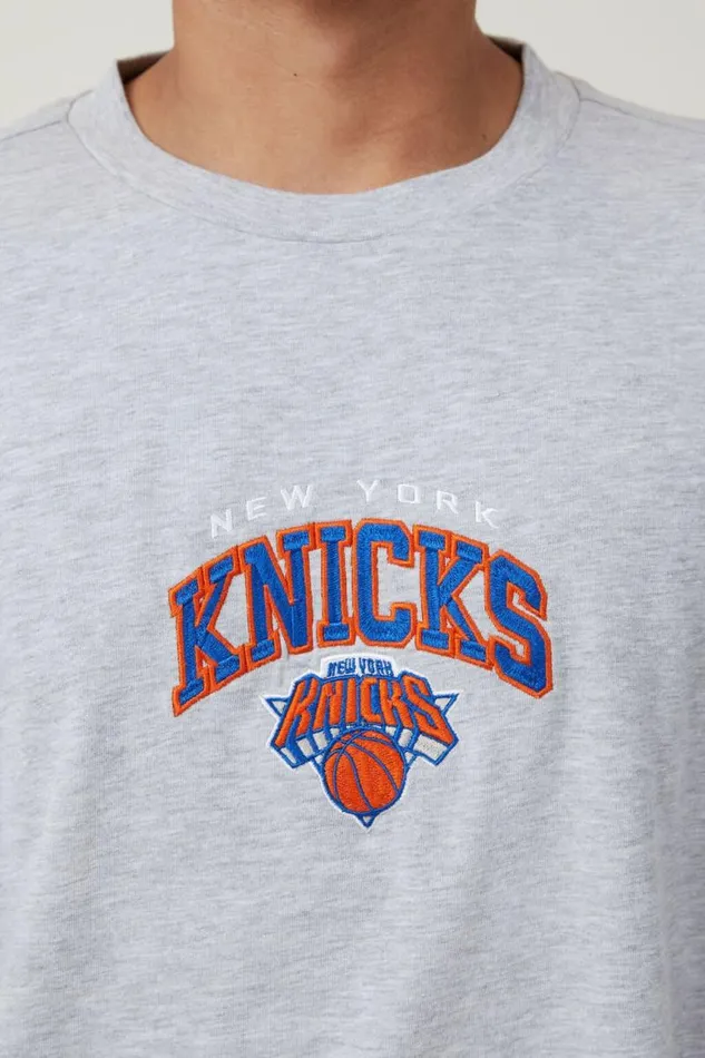 Cotton On Tees and Tanks Box Fit Nba TShirt Lcn Nba Light Grey Marle Knicks 8211 Arch 8211 Men Cotton On Tees and Tanks Box Fit Nba TShirt Lcn Nba Light Grey Marle Knicks 8211 Arch 8211 Men
