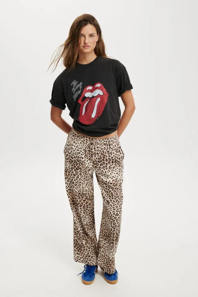 Cotton On Tops The Lcn Boxy Graphic Tee Lcn Br Rolling Stones Heritage Tongueblack 8211 Women Cotton On Tops The Lcn Boxy Graphic Tee Lcn Br Rolling Stones Heritage Tongueblack 8211 Women