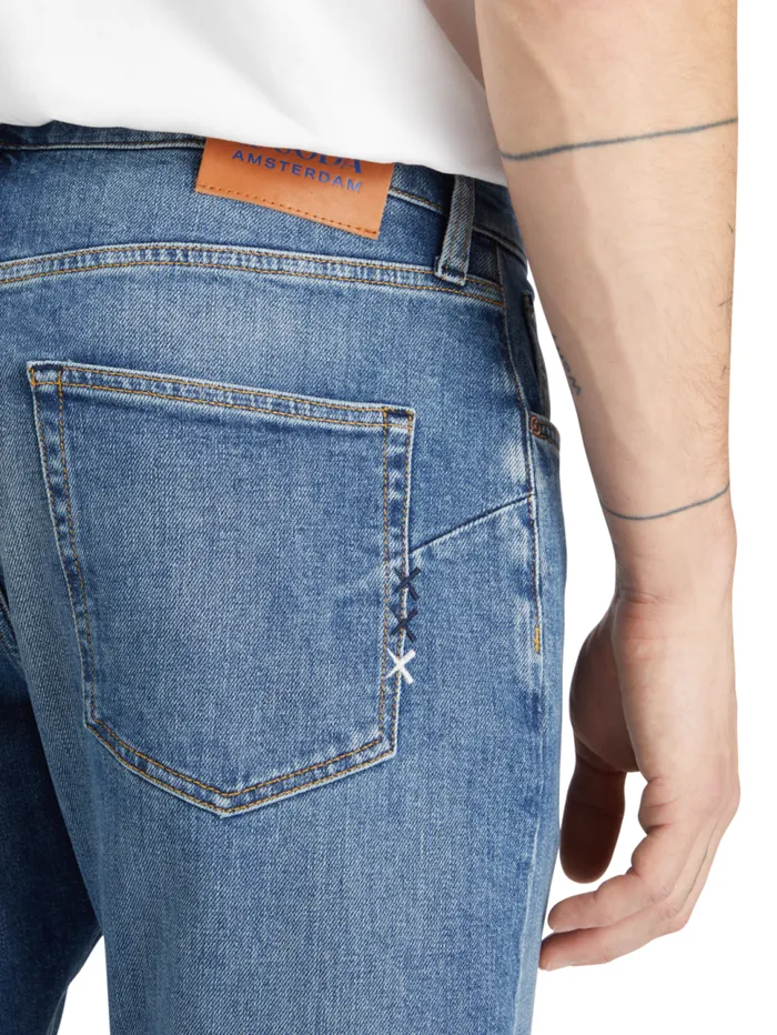Essential THE ZEE STRAIGHT FIT JEANS BLUE MOVES Blue Moves Men Scotch and Soda Essentials Essential THE ZEE STRAIGHT FIT JEANS BLUE MOVES Blue Moves Men Scotch and Soda Essentials