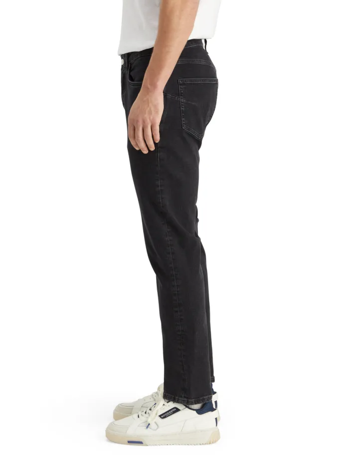 Essential THE ZEE STRAIGHT JEANS CITY BLACK City Black Men Scotch and Soda Jeans Essential THE ZEE STRAIGHT JEANS CITY BLACK City Black Men Scotch and Soda Jeans