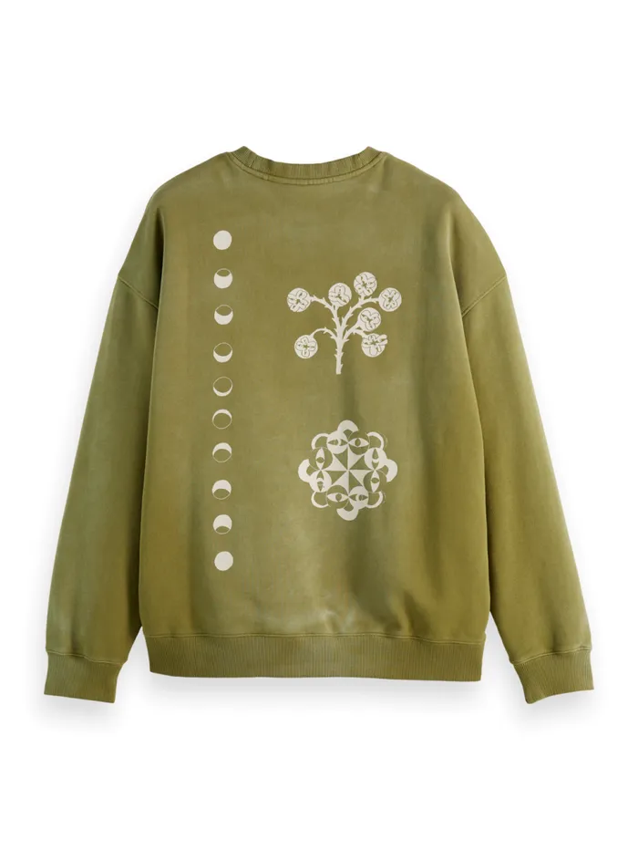 GARMENT DYED ARTWORK SWEATSHIRT Moss Green Men Scotch and Soda Sweatshirts and Hoodies GARMENT DYED ARTWORK SWEATSHIRT Moss Green Men Scotch and Soda Sweatshirts and Hoodies