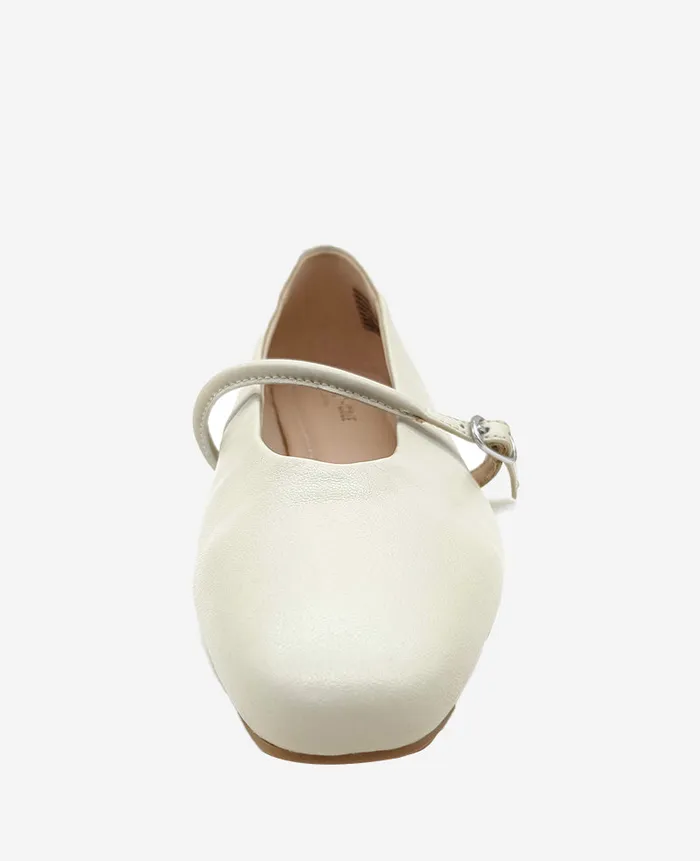 Kenneth Cole Flats and Loafers Women Magnolia Leather Ballet Flat Ecru Leather Kenneth Cole Flats and Loafers Women Magnolia Leather Ballet Flat Ecru Leather
