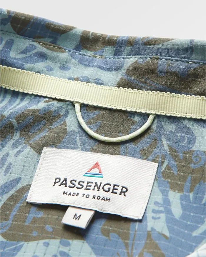 Men Tops Passenger Sundowner Stretch Short Sleeve Shirt Abstract Seaweed Camo Abstract Seaweed Camo