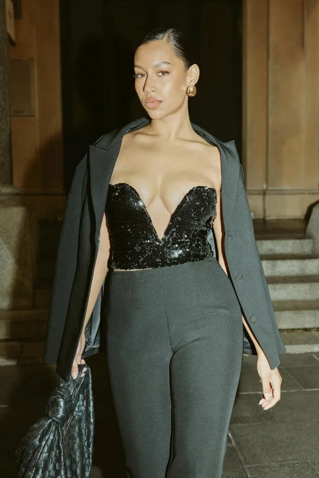 Meshki Sleeveless Tops Zariah Strapless Sequin V Corset 8211 Black Black 8211 Women