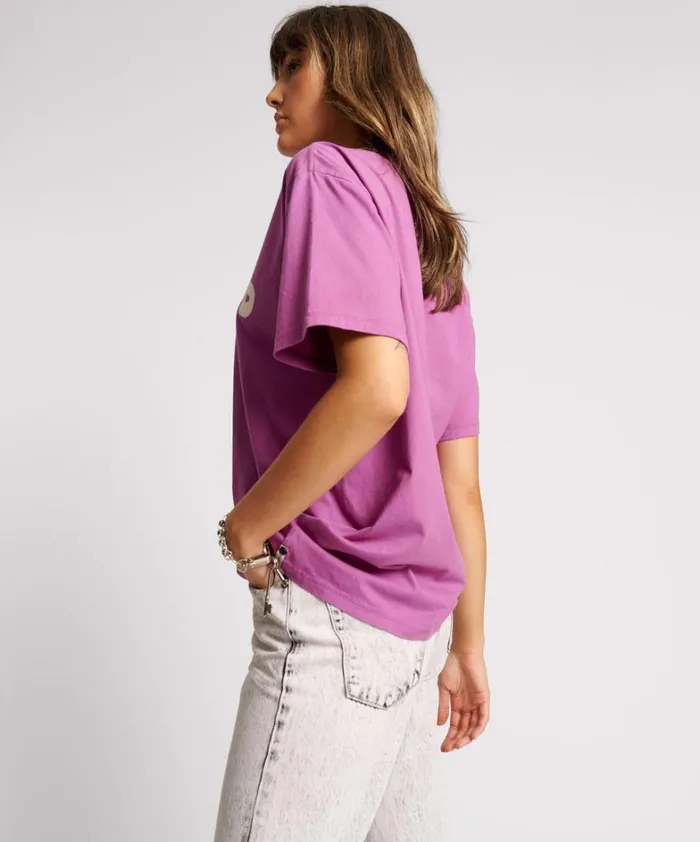 One Teaspoon Basic Tees ITS A WILD WORLD BASKETBALL TEE 8211 Women One Teaspoon Basic Tees ITS A WILD WORLD BASKETBALL TEE 8211 Women