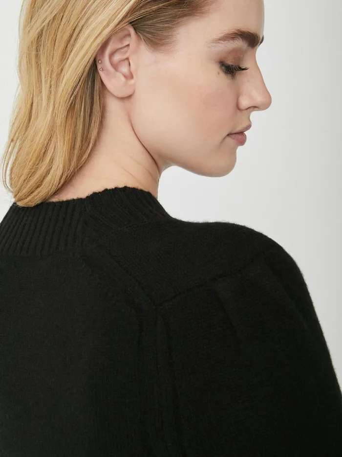 The Eton Layered Crew Looker Black Onyx With White Underlayer Women Brochu Walker Looker Sweaters