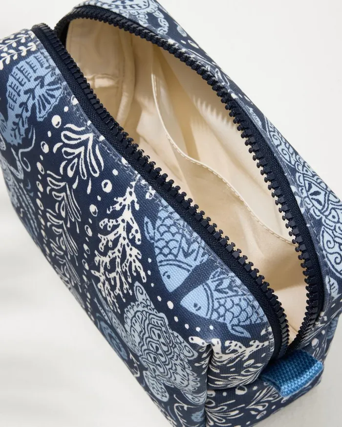 Tommy Bahama Daise Seascape Voyager Duffel Bag Daise Seascape WomenBeach and Home Luggage and Travel Tommy Bahama Daise Seascape Voyager Duffel Bag Daise Seascape WomenBeach and Home Luggage and Travel
