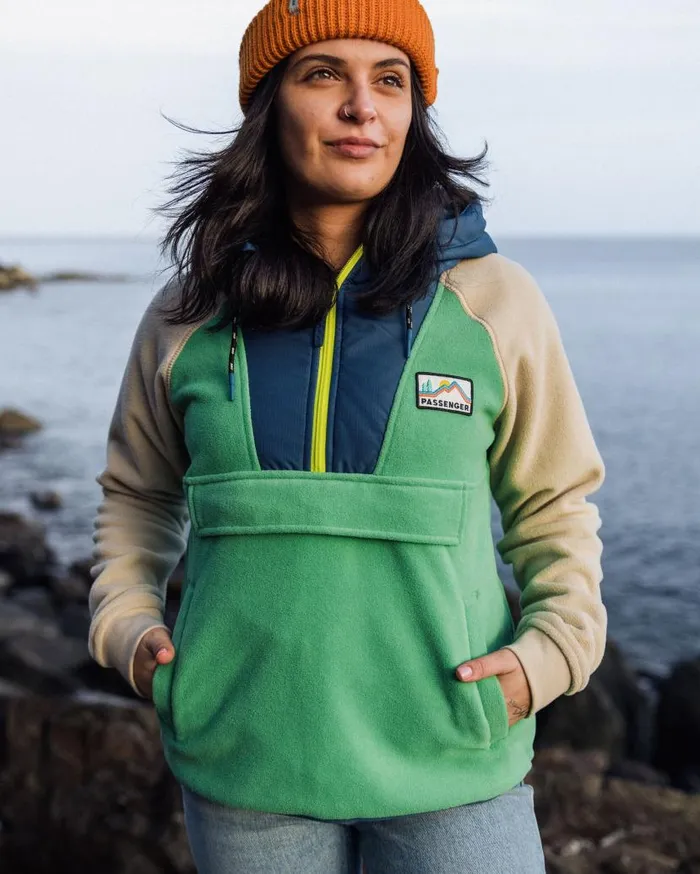 Women Tops Passenger Alexander Recycled Polar Hooded Fleece Green Spruce Green Spruce